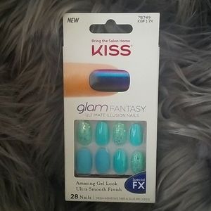 Kiss nails